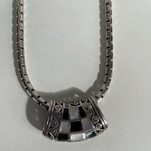 Geometric silver/black necklace